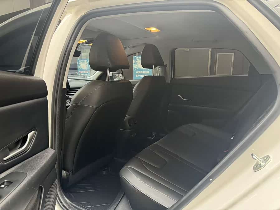 Hyundai Elantra 2023 immagine di auto #10