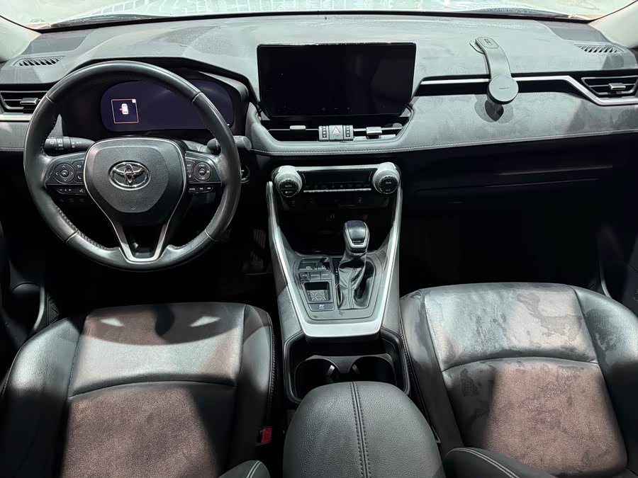 Toyota RAV4 2023 car image #10
