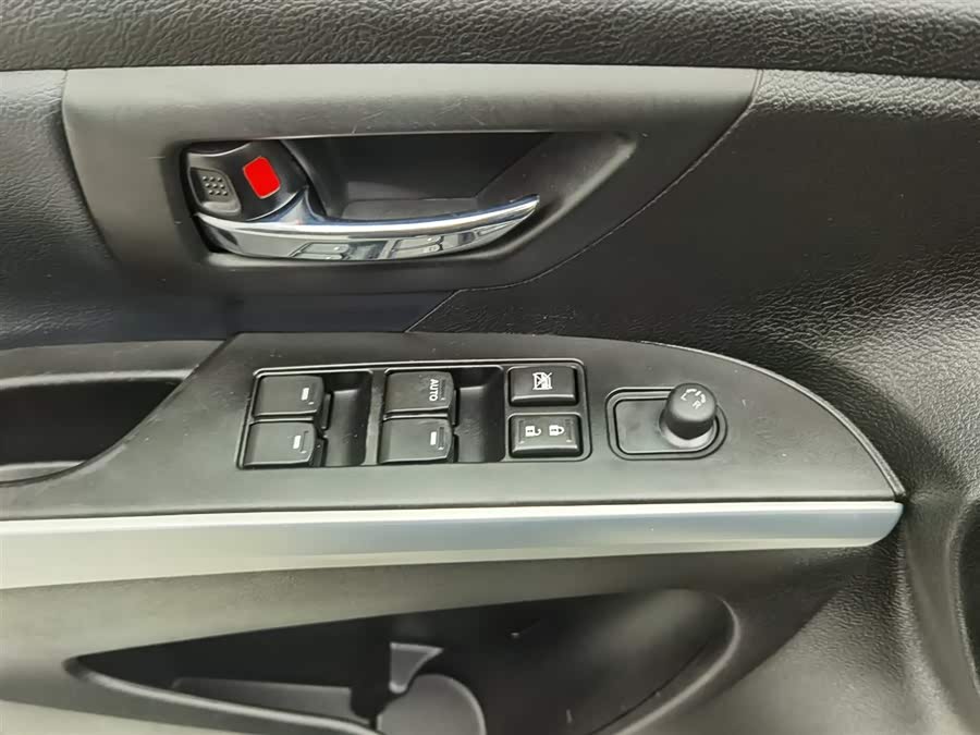 Suzuki S-Cross 2015 صورة سيارة #10