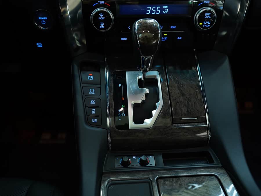 Toyota Vellfire 2020 car image #10