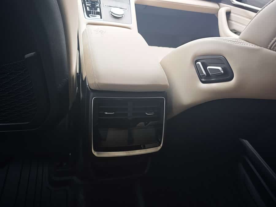 GEELY Monjaro 2025 car image #10