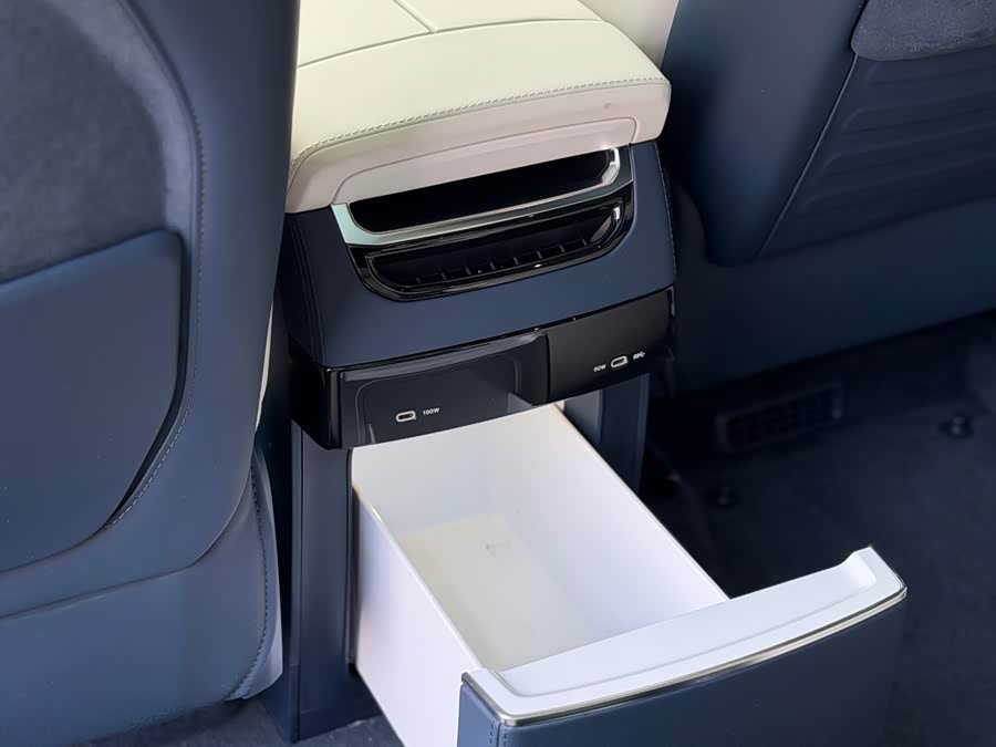 Zeekr 009 2024 imagen de coche #10