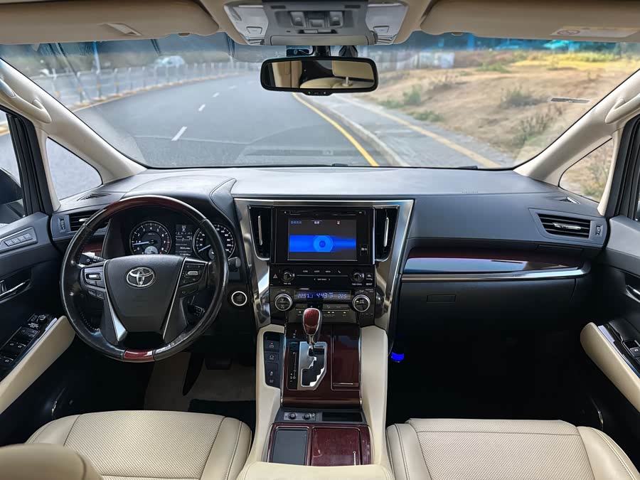 Toyota Alphard 2017 car image #10