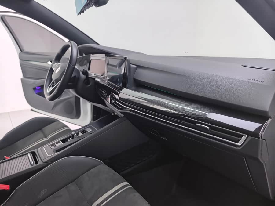 Volkswagen Golf 2021 car image #10