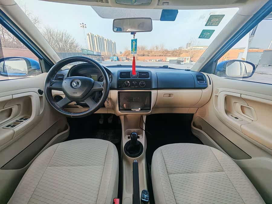 Skoda Fabia 2014 immagine di auto #10