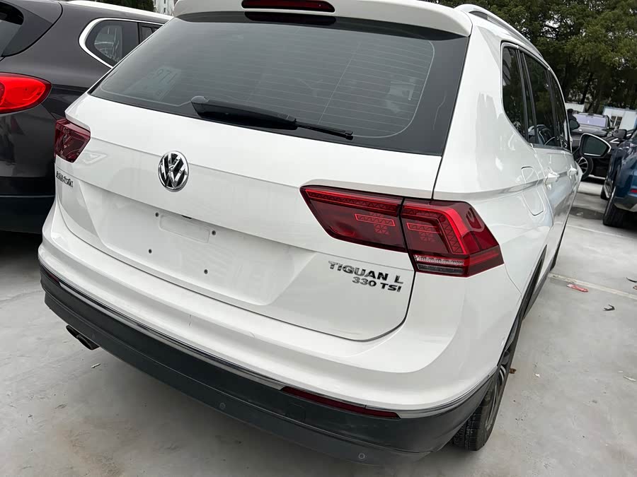 Volkswagen Tiguan L 2017 #10 Volkswagen Tiguan L 2017 car image #10