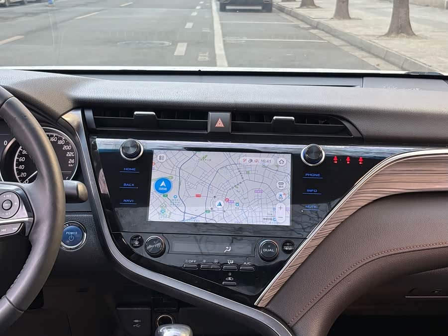 Toyota Camry 2019 immagine di auto #10