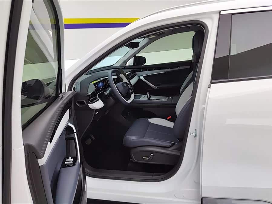 GEELY Boyue L 2024 car image #10