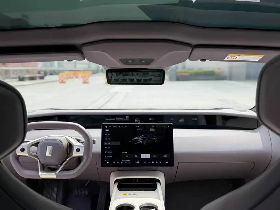 Avatr 06 2025 car image #10