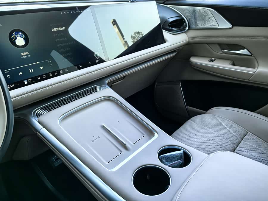 Xpeng G9 2025 صورة سيارة #10