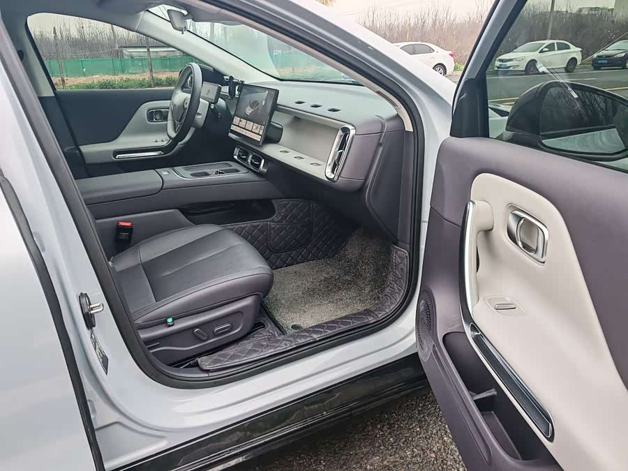 零跑汽车 零跑B01 2025 汽车图片 #10