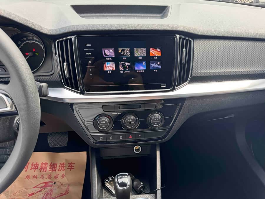 Skoda Kamiq 2022 imagen de coche #10