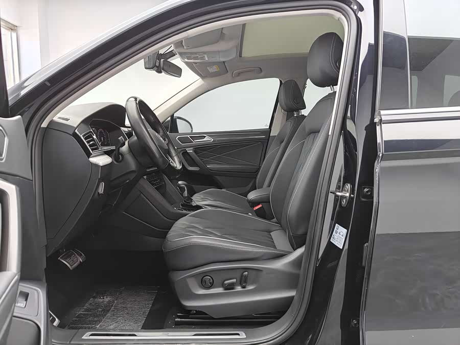 Volkswagen Tiguan L 2024 car image #10