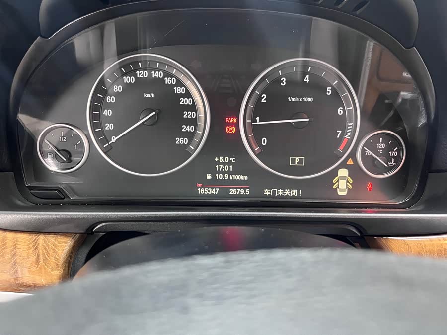 BMW 5 Series 2011 car image #10