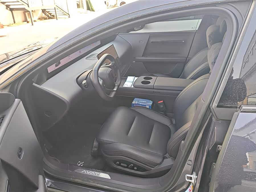 Avatr 06 2025 car image #10