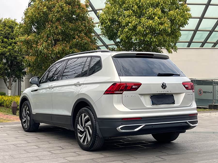 Volkswagen Tiguan L 2021 car image #10