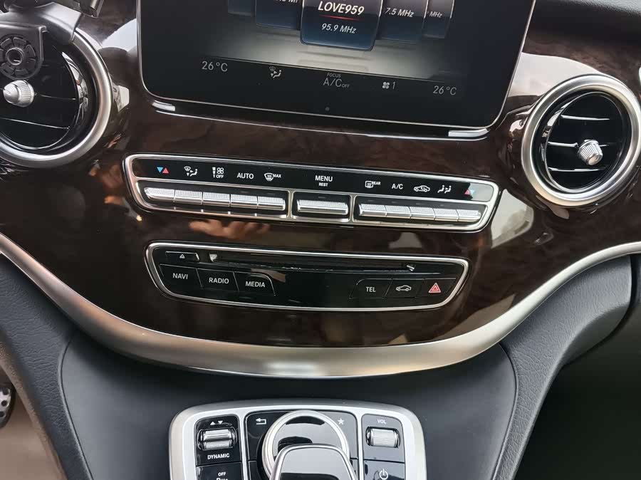 Mercedes-Benz V Class 2018 car image #10