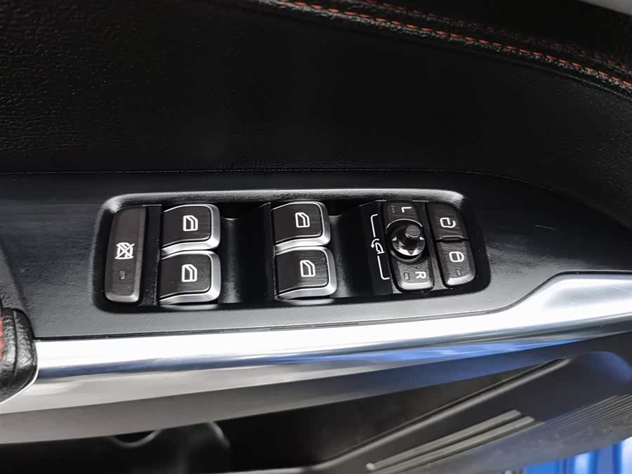 Lynk & Co 02 2018 car image #10