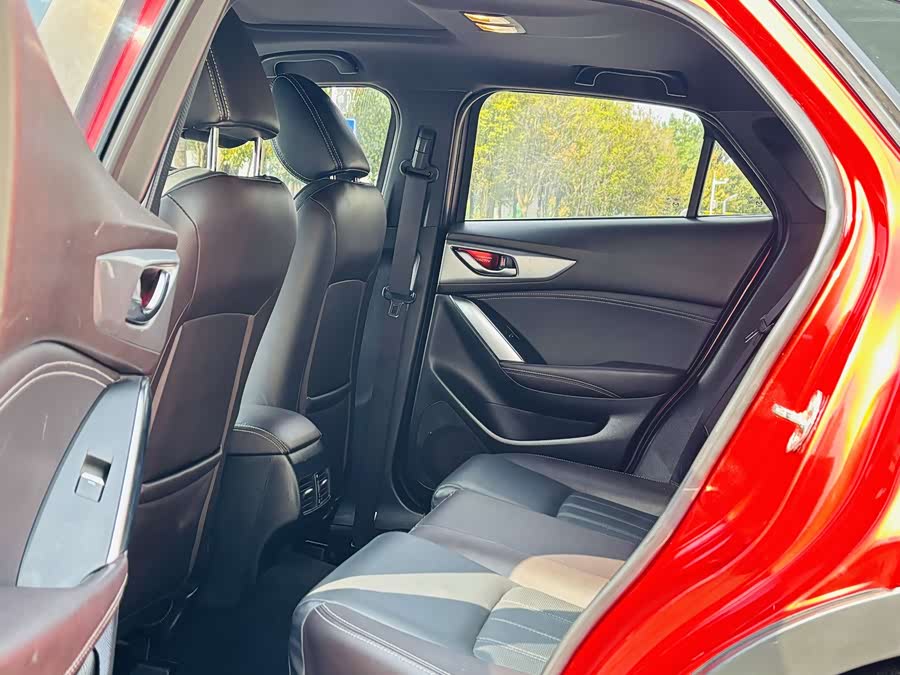 Mazda CX-4 2019 immagine di auto #10