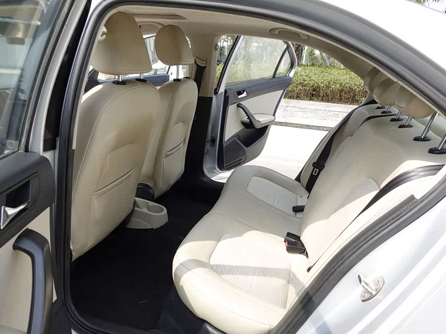 Skoda Rapid 2016 immagine di auto #10