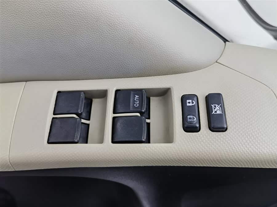 Toyota Yaris 2013 car image #10