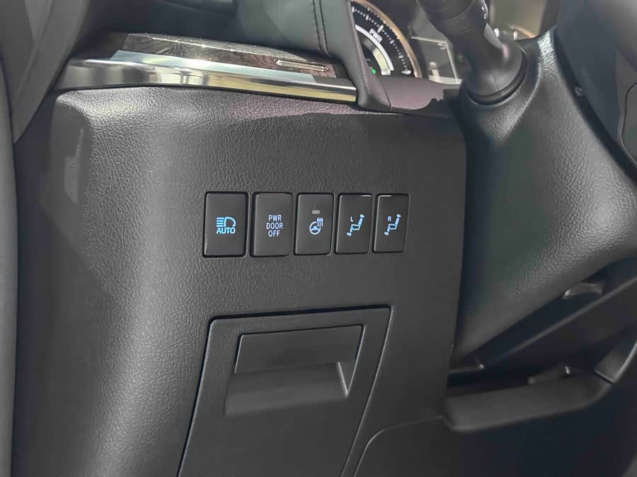 Toyota Alphard 2021 immagine di auto #10