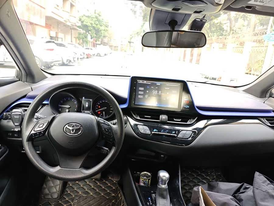 Toyota C-HR 2019 car image #10