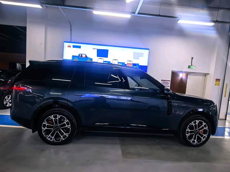 Lynk & Co 900 2025 car image #10