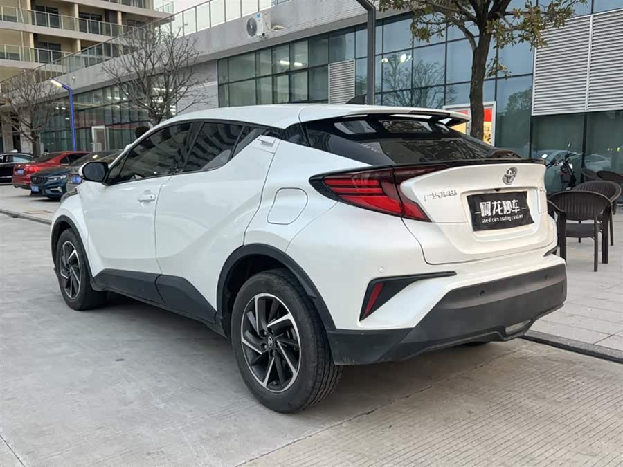 Toyota C-HR 2022 car image #10
