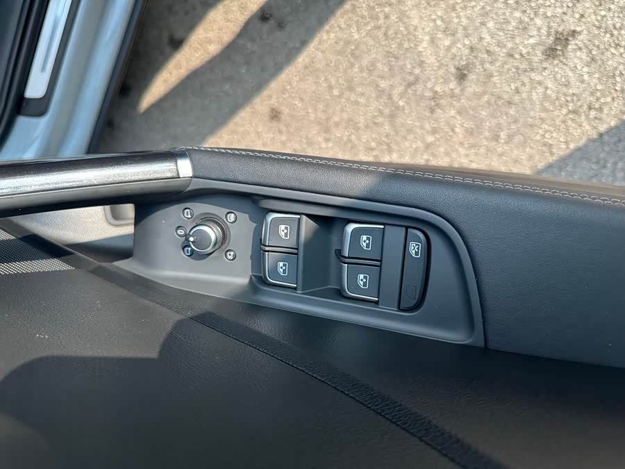 Audi Q2L 2024 car image #10