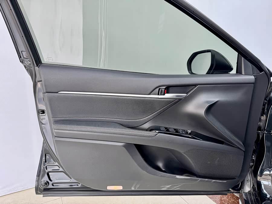 Toyota Camry 2023 car image #10