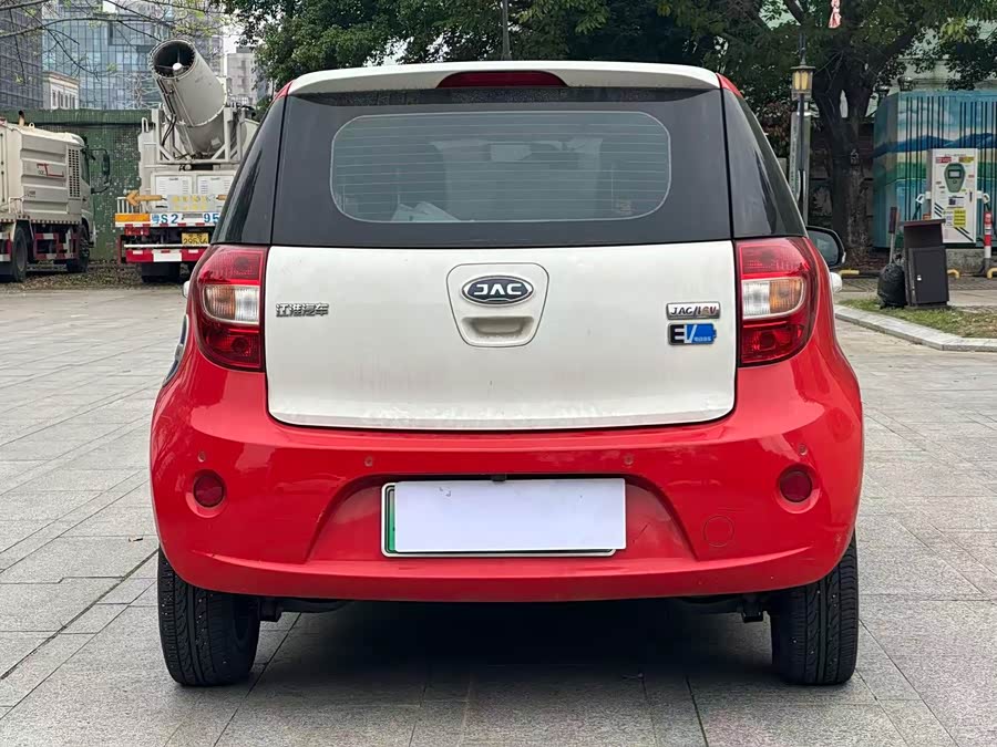 JAC 2018 car image #10
