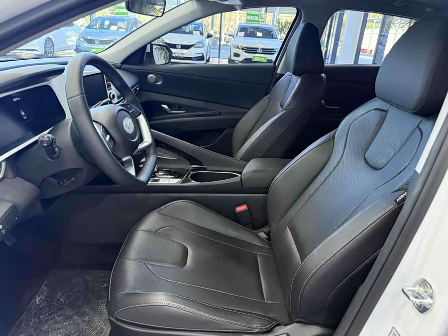 Hyundai Elantra 2023 car image #10