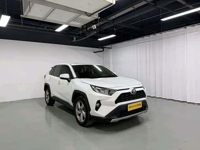 Toyota RAV4 2021 car image #10