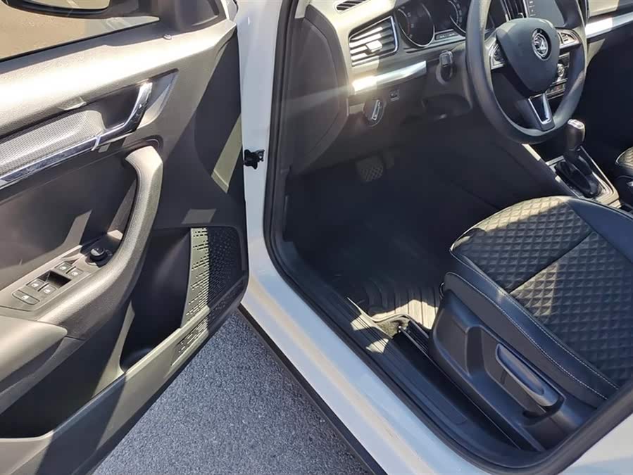 Skoda Kamiq 2021 صورة سيارة #10