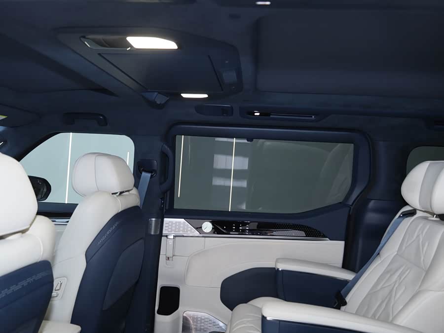 极氪 极氪009 2025 汽车图片 #10