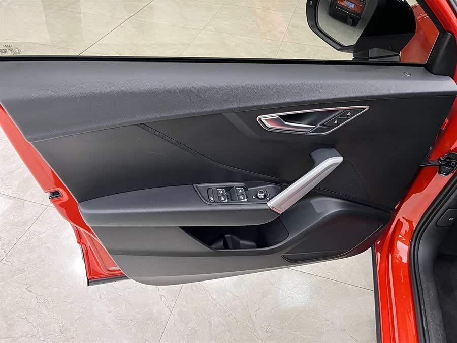 Audi Q2L 2021 car image #10