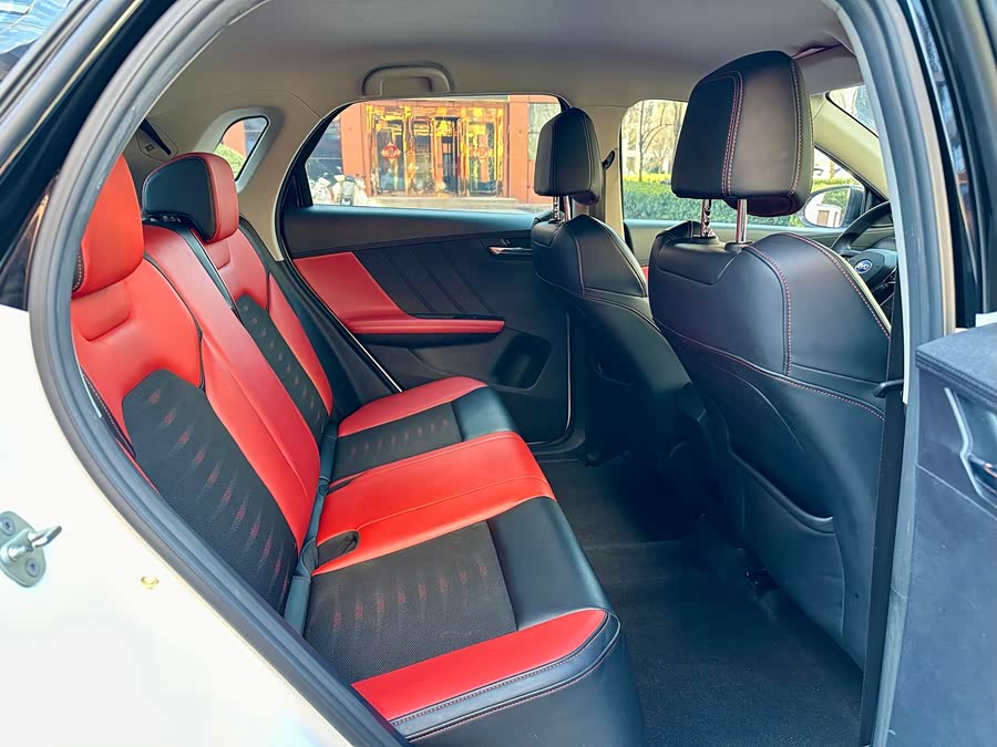 BYD e2 2019 imagem de carro #10