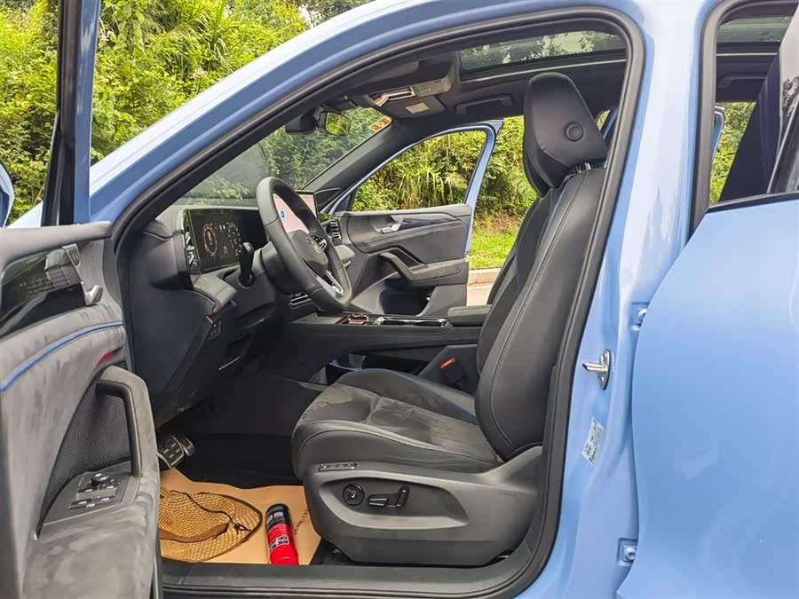 Volkswagen Tiguan L 2024 car image #10
