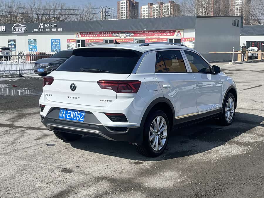 Volkswagen T-Roc 2022 car image #10