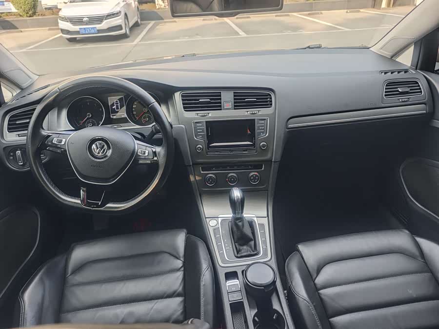 Volkswagen Golf 2015 car image #10