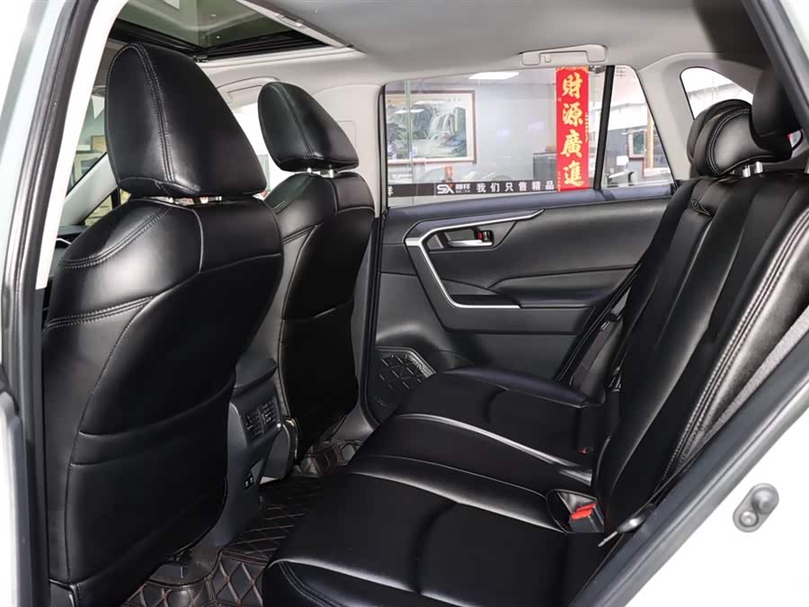 Toyota RAV4 2019 car image #10