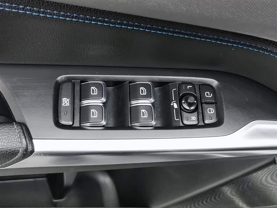 Lynk & Co 01 EM-P 2018 car image #10