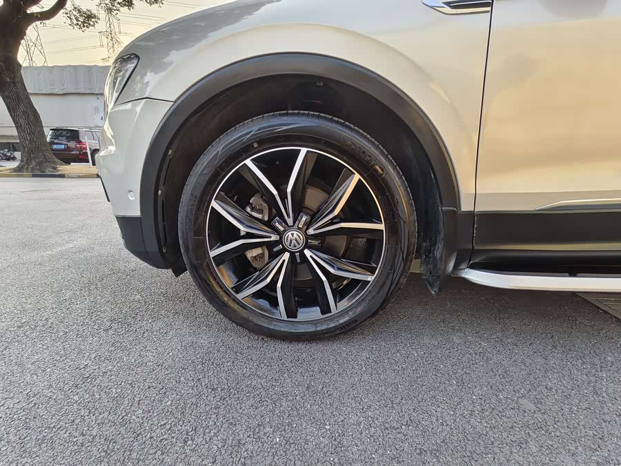 Volkswagen Tiguan L 2019 изображение автомобиля #10