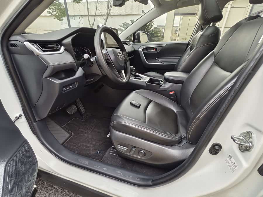 Toyota RAV4 2020 car image #10