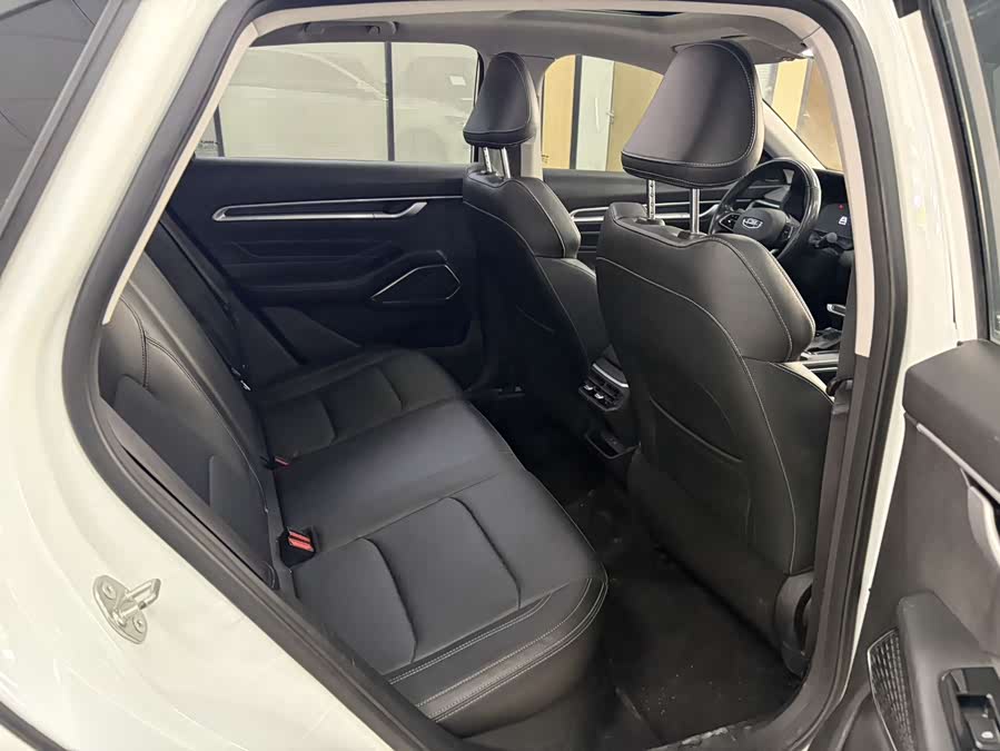 GEELY Emgrand 2021 car image #10