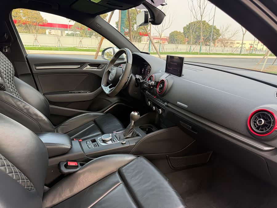 Audi RS 3 2019 imagem de carro #10