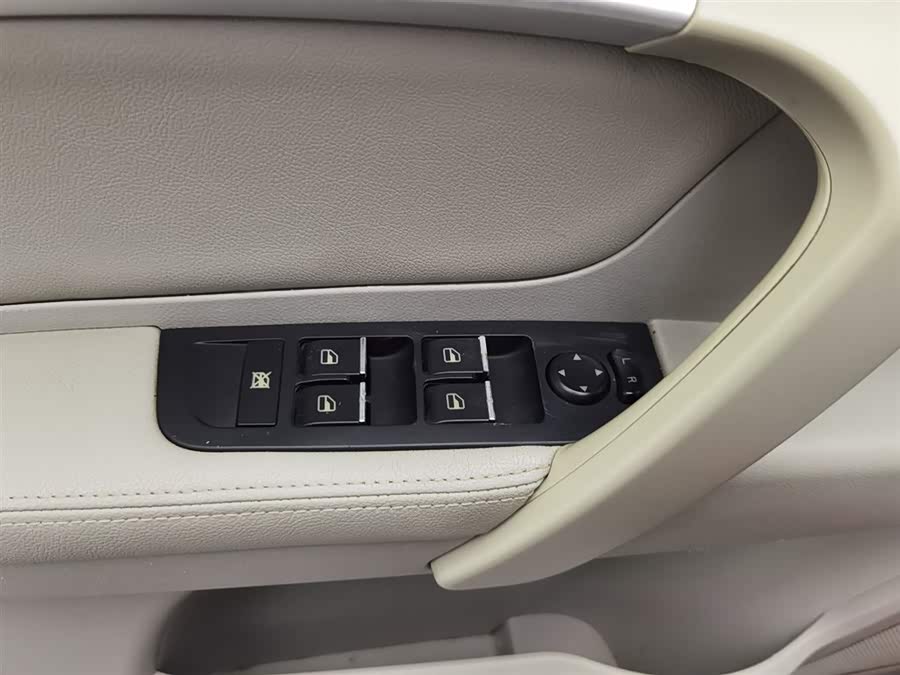 GEELY Emgrand 2015 car image #10
