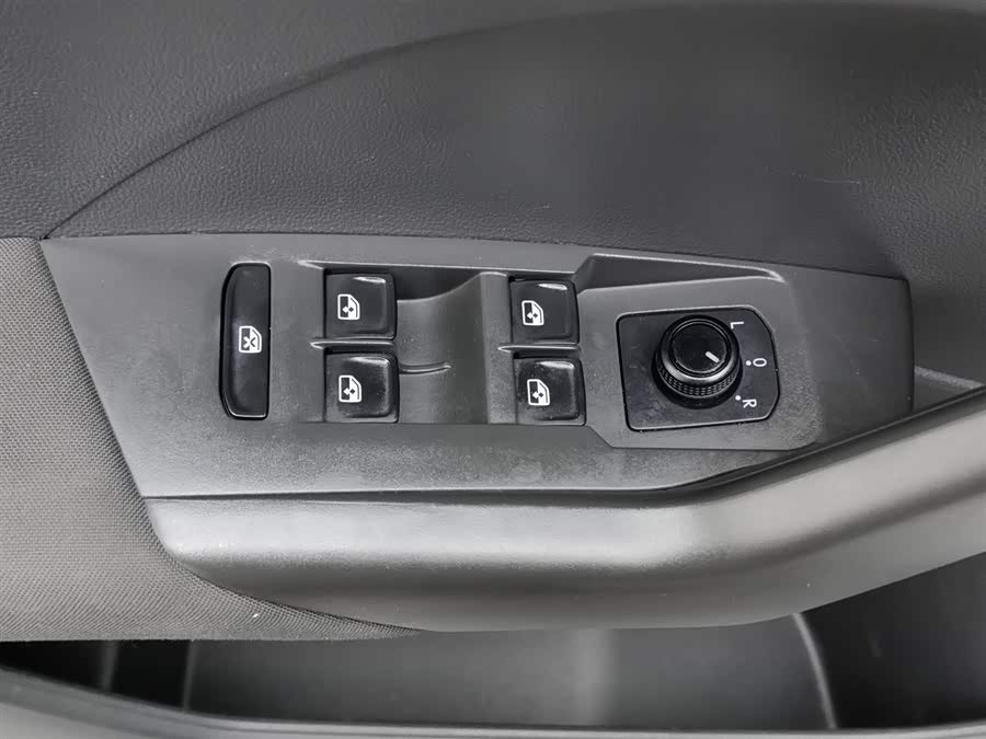 Volkswagen T-Cross 2019 immagine di auto #10