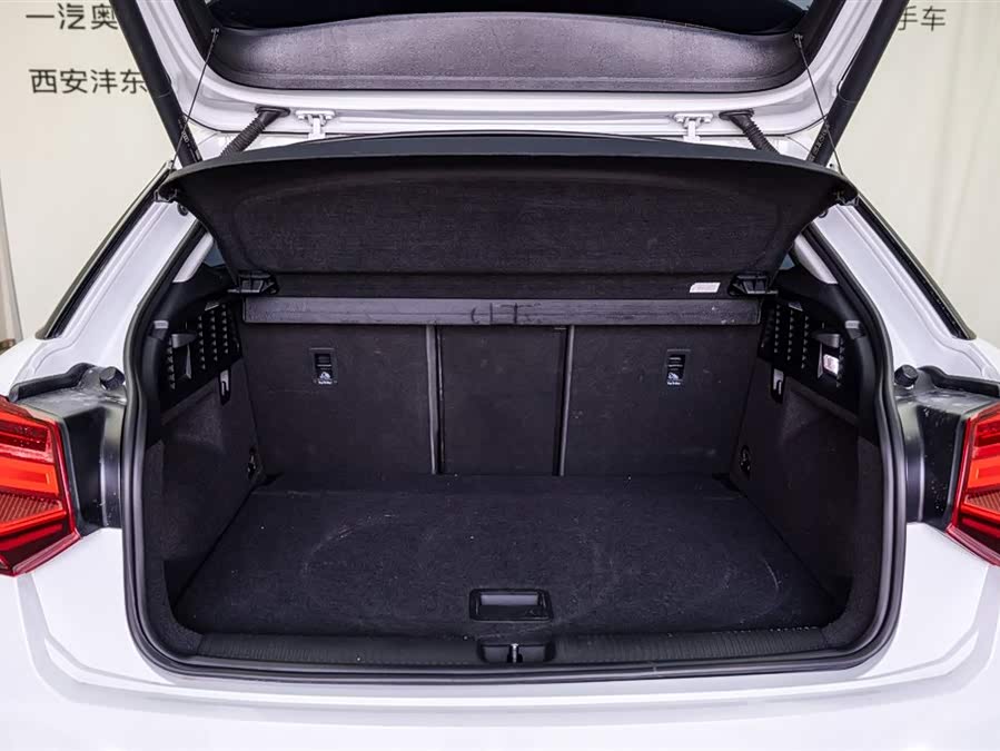 Audi Q2L 2023 car image #10